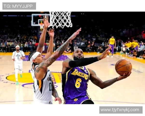 2014年雷霆与湖人激战回顾：经典对决与球星风采的精彩瞬间